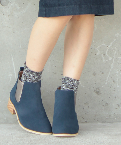 SESTO(セスト)の「ウッドヒールのショート丈のサイドゴアブーツ(ブーツ・レディース・ブラック/ブラック系その他2/ネイビー/ブラウン系その他/ホワイト/ダークブラウン/ブラック系その他・LL/3L/L/M/S)」の1枚目の写真