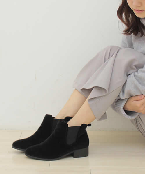 SESTO(セスト)の「ウッドヒールのショート丈のサイドゴアブーツ(ブーツ・レディース・ブラック/ブラック系その他2/ネイビー/ブラウン系その他/ホワイト/ダークブラウン/ブラック系その他・LL/3L/L/M/S)」の5枚目の写真