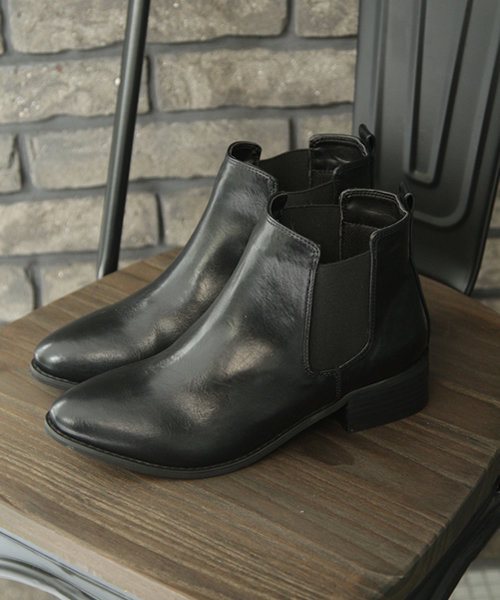 SESTO(セスト)の「ウッドヒールのショート丈のサイドゴアブーツ(ブーツ・レディース・ブラック/ブラック系その他2/ネイビー/ブラウン系その他/ホワイト/ダークブラウン/ブラック系その他・LL/3L/L/M/S)」の3枚目の写真