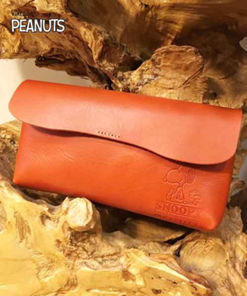 SNOOPY×OLD BETTY'S（スヌーピーカケルオールドベティーズ）の「SNOOPY Leather Flap Wallet/スヌーピーレザーフラップウォレット（財布・レディース・キャメル/ブラウン・FREE）」の9枚目の写真