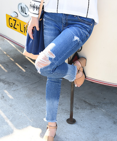 Eldia'lu（エルディアル）の「グラデーションダメージスキニーデニム（デニムパンツ・レディース・ブルー・MEDIUM/SMALL/LARGE）」の4枚目の写真