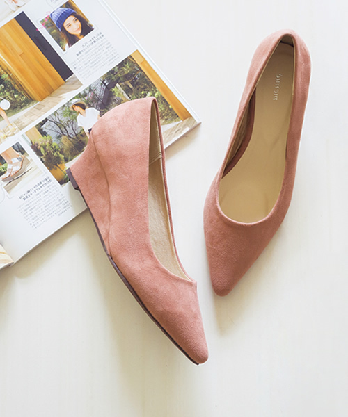menue(メヌエ)の「極上のふわっふわ美パンプス(ウェッジソール5cm)(パンプス・レディース・ブラック系その他/グレー/キャメル/ベージュ系その他/グレイッシュベージュ/アイボリー/ブラック系その他2/スモークピンク/ホワイト/ブラック/ピンクゴールド/パイソン/ブルー系その他/レッド/ベージュ・22.0cm/21.0cm/25.5cm/22.5cm/26.0cm/26.5cm/25.0cm/23.5cm/27.0cm/23.0cm/24.0cm/24.5cm/21.5cm)」の12枚目の写真