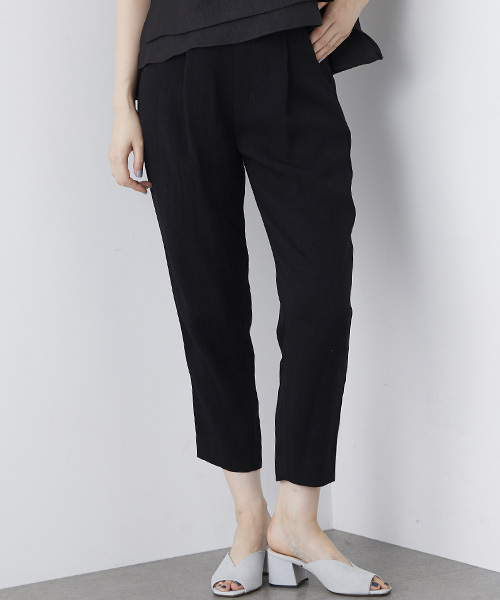 STUDIOUS（ステュディオス）の「リネンライクタックテーパードパンツ（その他パンツ・レディース・アイボリー/ブラック/ブラウン・1/0）」の2枚目の写真