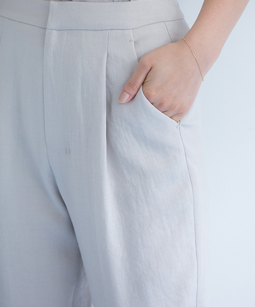 STUDIOUS（ステュディオス）の「リネンライクタックテーパードパンツ（その他パンツ・レディース・アイボリー/ブラック/ブラウン・1/0）」の13枚目の写真