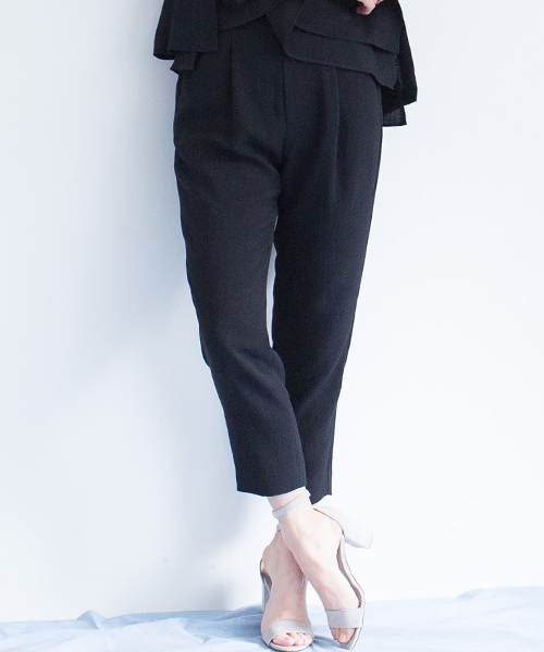 STUDIOUS（ステュディオス）の「リネンライクタックテーパードパンツ（その他パンツ・レディース・アイボリー/ブラック/ブラウン・1/0）」の21枚目の写真