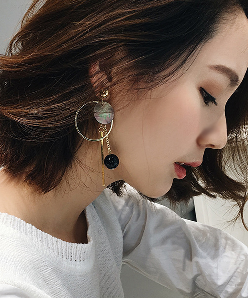 classicalelf(クラシカルエルフ)の「ゴールドが煌めくキュービック×フープ×ラインチャームピアス(両耳)(ピアス(両耳用)・レディース・ゴールド・FREE)」の6枚目の写真