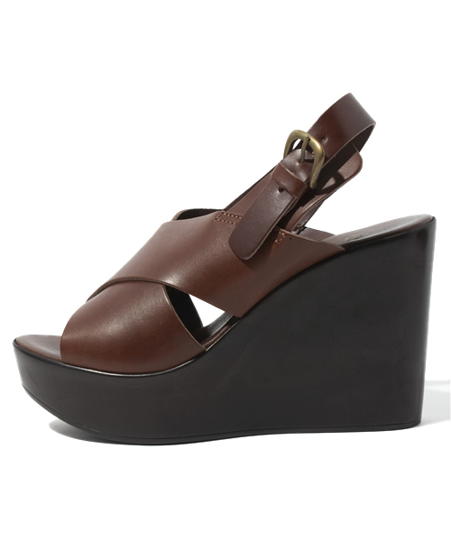 Chico（チコ）の「Victor クロスストラップサンダル（サンダル・レディース・キャメル/チョコ/ブラック・SMALL/MEDIUM/LARGE）」の4枚目の写真