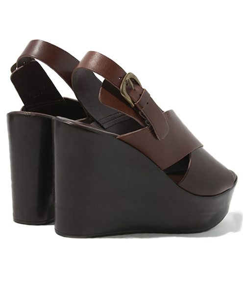 Chico（チコ）の「Victor クロスストラップサンダル（サンダル・レディース・キャメル/チョコ/ブラック・SMALL/MEDIUM/LARGE）」の5枚目の写真