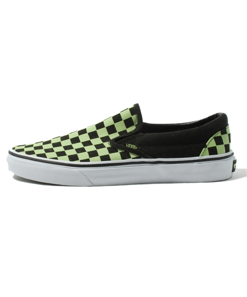 VANS(バンズ)の「VANS CLASSIC SLIP-ON Checks バンズ スリッポン 蓄光塗料(スニーカー・メンズ・ブラック・27.5cm)」の2枚目の写真