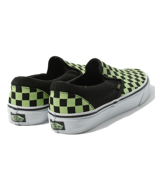VANS(バンズ)の「VANS CLASSIC SLIP-ON Checks バンズ スリッポン 蓄光塗料(スニーカー・メンズ・ブラック・27.5cm)」の3枚目の写真