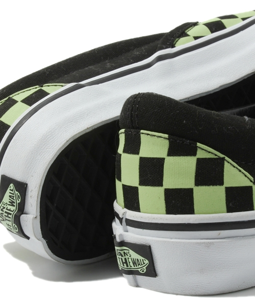 VANS(バンズ)の「VANS CLASSIC SLIP-ON Checks バンズ スリッポン 蓄光塗料(スニーカー・メンズ・ブラック・27.5cm)」の8枚目の写真