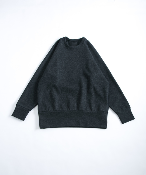 OURET（オーレット）の「ラグランプルオーバー -　縮絨ソフトウールニット　-（ニット/セーター・メンズ・グレー/ボルドー/ブラック・1/2/3）」の2枚目の写真