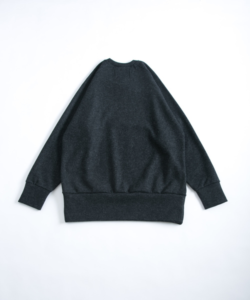 OURET（オーレット）の「ラグランプルオーバー -　縮絨ソフトウールニット　-（ニット/セーター・メンズ・グレー/ボルドー/ブラック・1/2/3）」の16枚目の写真