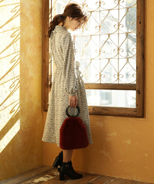 VIS(ビス)の「フラワーギャザーワンピース(ワンピース・レディース・ネイビー/レッド系その他/ホワイト・FREE)」の12枚目の写真