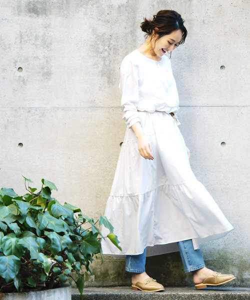 KOBE LETTUCE（コウベレタス）の「ロングスリーブティアードマキシワンピース（ワンピース・レディース・ブラック/パープル/ブラウン/オフホワイト/イエロー・FREE）」の2枚目の写真