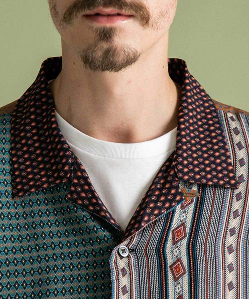 UNITED TOKYO（ユナイテッドトウキョウ）の「ビンテージパネルオープンカラーシャツ（シャツ/ブラウス・メンズ・ネイビー/マルチ・3/1/2）」の6枚目の写真