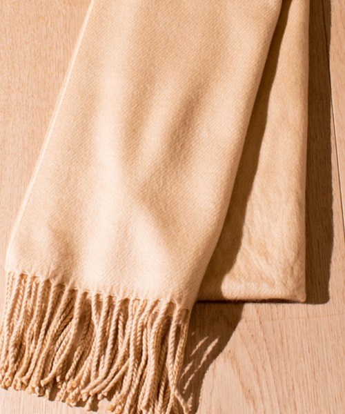 JOHN'S CLOSET（ジョンズクローゼット）の「【g】国産ソフトタッチ無地＆チェックマフラー（マフラー・レディース・ホワイト/チャコールグレー/ブラック/ベージュ/ネイビー/グレー/レッド/ホワイト×ブラック/ホワイト系その他/ホワイト系その他2/ホワイト系その他3/ブラック系その他/ブラック系その他2/ブラック×ホワイト/ベージュ系その他/グリーン系その他/キャメル/レッド系その他/レッド系その他2/レッド系その他3/ワイン/チェック・FREE）」の12枚目の写真