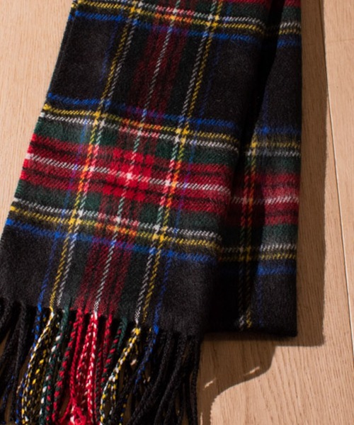 JOHN'S CLOSET（ジョンズクローゼット）の「【g】国産ソフトタッチ無地＆チェックマフラー（マフラー・レディース・ホワイト/チャコールグレー/ブラック/ベージュ/ネイビー/グレー/レッド/ホワイト×ブラック/ホワイト系その他/ホワイト系その他2/ホワイト系その他3/ブラック系その他/ブラック系その他2/ブラック×ホワイト/ベージュ系その他/グリーン系その他/キャメル/レッド系その他/レッド系その他2/レッド系その他3/ワイン/チェック・FREE）」の8枚目の写真