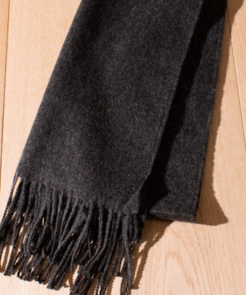 JOHN'S CLOSET（ジョンズクローゼット）の「【g】国産ソフトタッチ無地＆チェックマフラー（マフラー・レディース・ホワイト/チャコールグレー/ブラック/ベージュ/ネイビー/グレー/レッド/ホワイト×ブラック/ホワイト系その他/ホワイト系その他2/ホワイト系その他3/ブラック系その他/ブラック系その他2/ブラック×ホワイト/ベージュ系その他/グリーン系その他/キャメル/レッド系その他/レッド系その他2/レッド系その他3/ワイン/チェック・FREE）」の10枚目の写真