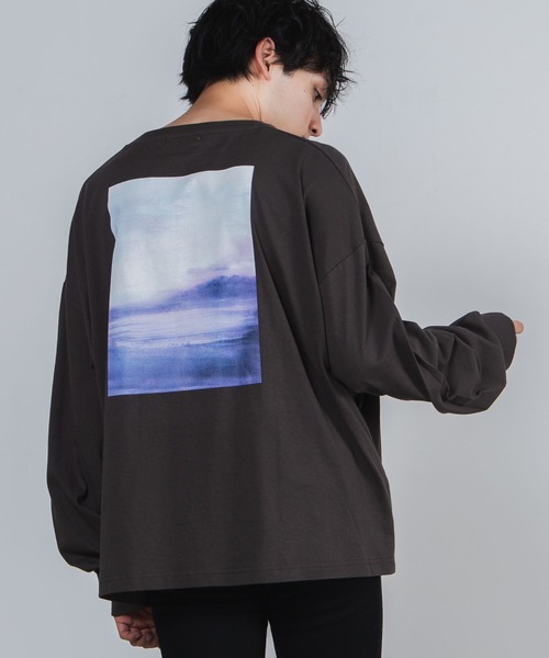 WEGO（ウィゴー）の「WEGO/グラフィックアートビッグシルエットロンT（Tシャツ/カットソー・メンズ・パープル系その他/スミクロ/ベージュ系その他・MEDIUM/LARGE）」の2枚目の写真