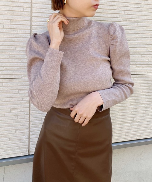 CLEA(クレア)の「パフスリーブタートルネックニット(ニット/セーター・レディース・ホワイト/ベージュ/ナチュラル/ブラック・FREE)」の2枚目の写真