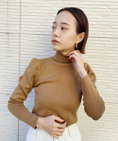 CLEA(クレア)の「パフスリーブタートルネックニット(ニット/セーター・レディース・ホワイト/ベージュ/ナチュラル/ブラック・FREE)」の10枚目の写真