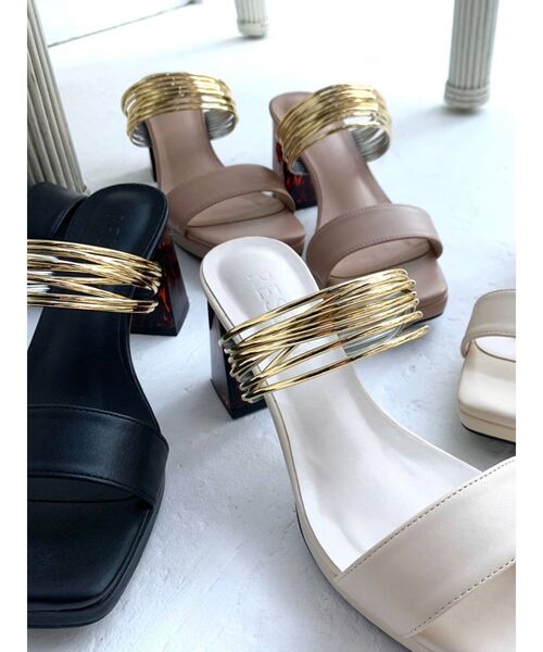 RESEXXY（リゼクシー）の「ゴールドラインべっ甲ヒールサンダル（サンダル・レディース・ブラック/ベージュ/オフホワイト・SMALL/MEDIUM/LARGE）」の15枚目の写真