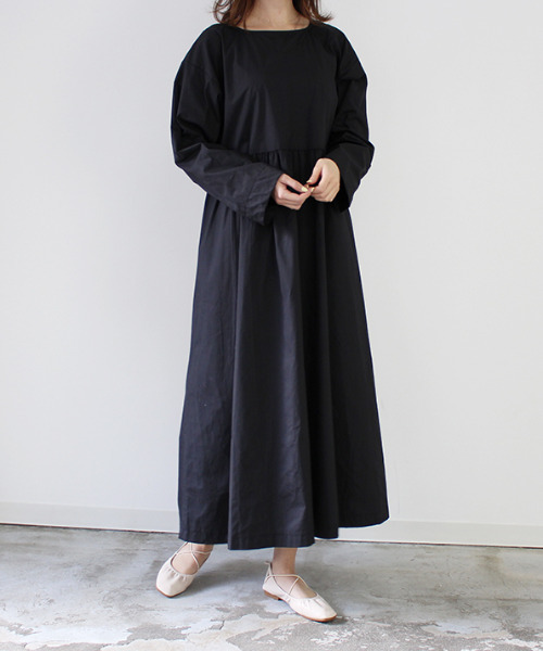 MODE ROBE（モードローブ）の「ラウンドネックコットンワンピース（ワンピース・レディース・ブラック/アイボリー・FREE）」の3枚目の写真