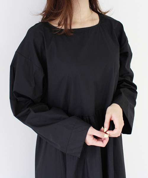 MODE ROBE（モードローブ）の「ラウンドネックコットンワンピース（ワンピース・レディース・ブラック/アイボリー・FREE）」の4枚目の写真