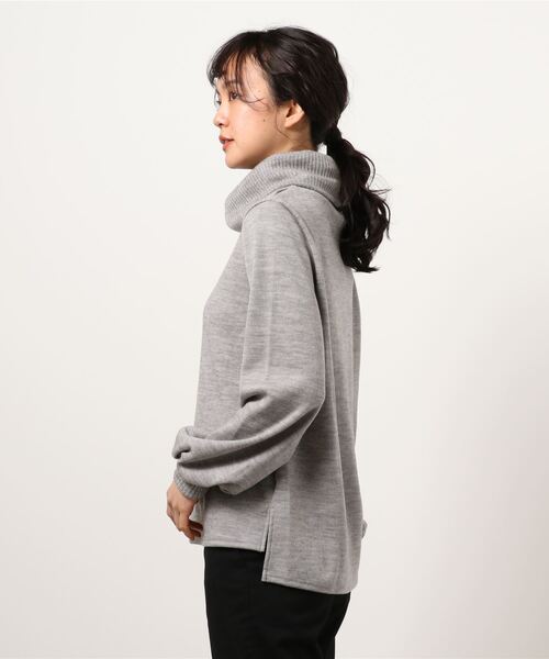 BDONNA（ビドンナ）の「スムース　タートルネックカットソー（Tシャツ/カットソー・レディース・ホワイト/グレー・MEDIUM）」の4枚目の写真