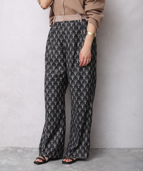 ap retro（アプレトロ）の「ウエスト配色スラックスパンツ【ZOZO限定アイテム】（その他パンツ・レディース・ブラック/アイボリー/ライトベージュ・FREE）」の3枚目の写真