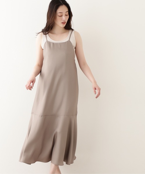 NATURAL BEAUTY BASIC（ナチュラルビューティーベーシック）の「シルキーサテン　キャミワンピース/0171240671（ワンピース・レディース・ブラック/キャメル/グレー・SMALL/MEDIUM）」の2枚目の写真