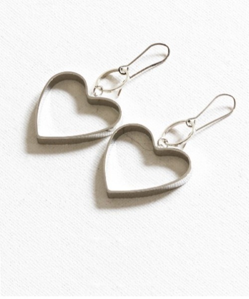 英国ブランド】ボールドハートピアス Jolanda (両耳用)（ピアス（両耳