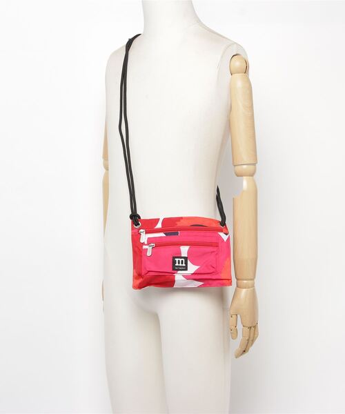 marimekko(マリメッコ)の「【JAPAN EXCLUSIVE】UNIKKO / SMART TRAVELBAG(ショルダーバッグ・レディース・レッド・FREE)」の5枚目の写真