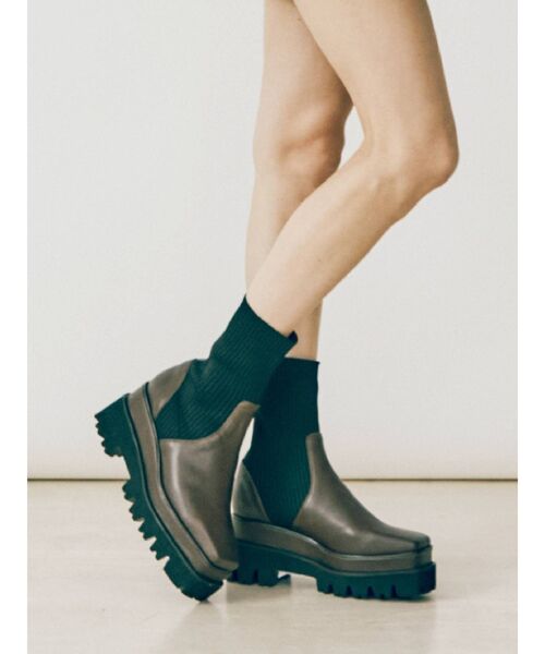 EVRIS(エヴリス)の「スクエアトゥショートブーツ(ブーツ・レディース・ブラウン/ブラック・SMALL/MEDIUM/LARGE)」の16枚目の写真