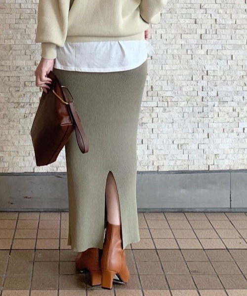 RIVE DROITE(リヴドロワ)の「縦長シルエットで美脚効果 ビスコースナイロンリブストレートスカート(スカート・レディース・ブラック/カーキ・FREE)」の1枚目の写真