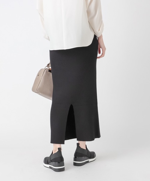 RIVE DROITE(リヴドロワ)の「縦長シルエットで美脚効果 ビスコースナイロンリブストレートスカート(スカート・レディース・ブラック/カーキ・FREE)」の3枚目の写真