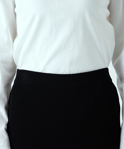 RIVE DROITE(リヴドロワ)の「縦長シルエットで美脚効果 ビスコースナイロンリブストレートスカート(スカート・レディース・ブラック/カーキ・FREE)」の11枚目の写真