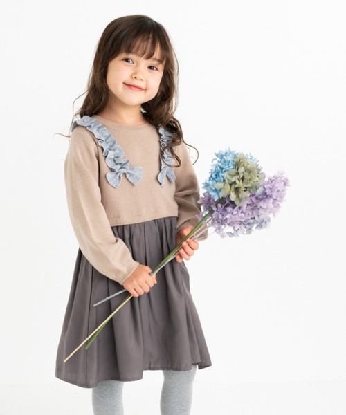 ami amie（アミアミ）の「[85-130]リボン付き切替ワンピース ※洗えるニット（ワンピース・キッズ・サックスブルー/ベージュ/ピンク・115cm/85cm/130cm/100cm）」の2枚目の写真