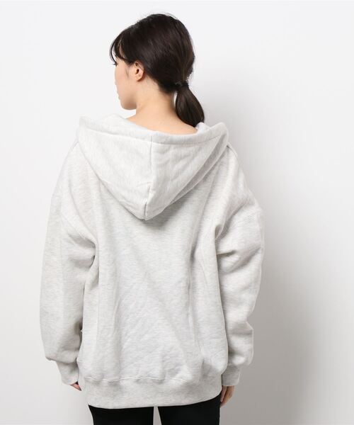 nemne store（ネンネストア）の「散歩に出かけるカレッジプリント裏起毛パーカー（パーカー・レディース・オートミール/オフホワイト/スミクロ/グリーン・フリー）」の5枚目の写真