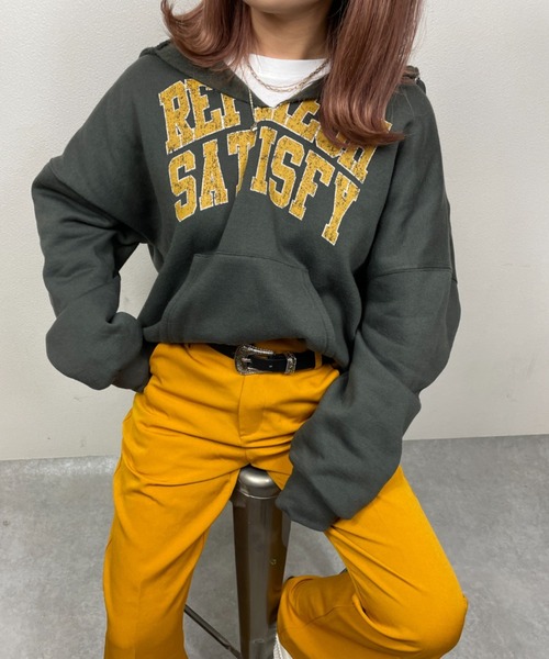 nemne store（ネンネストア）の「散歩に出かけるカレッジプリント裏起毛パーカー（パーカー・レディース・オートミール/オフホワイト/スミクロ/グリーン・フリー）」の3枚目の写真