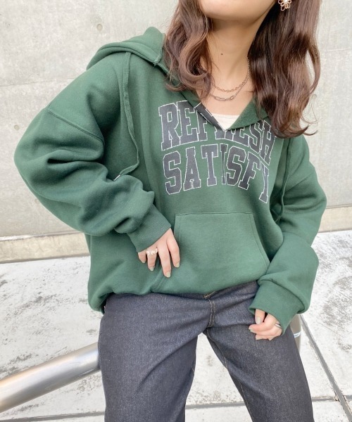 nemne store（ネンネストア）の「散歩に出かけるカレッジプリント裏起毛パーカー（パーカー・レディース・オートミール/オフホワイト/スミクロ/グリーン・フリー）」の4枚目の写真