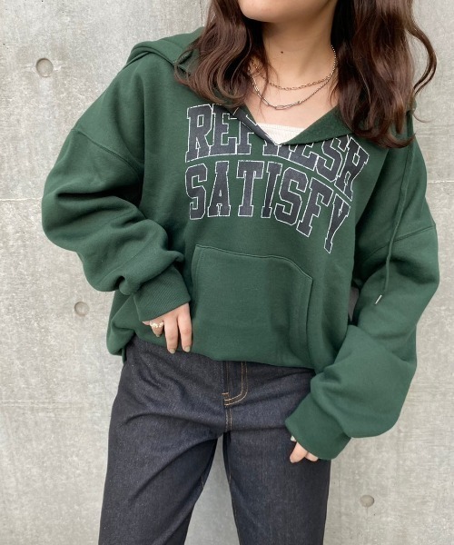 nemne store（ネンネストア）の「散歩に出かけるカレッジプリント裏起毛パーカー（パーカー・レディース・オートミール/オフホワイト/スミクロ/グリーン・フリー）」の8枚目の写真