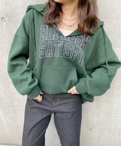 nemne store（ネンネストア）の「散歩に出かけるカレッジプリント裏起毛パーカー（パーカー・レディース・オートミール/オフホワイト/スミクロ/グリーン・フリー）」の10枚目の写真