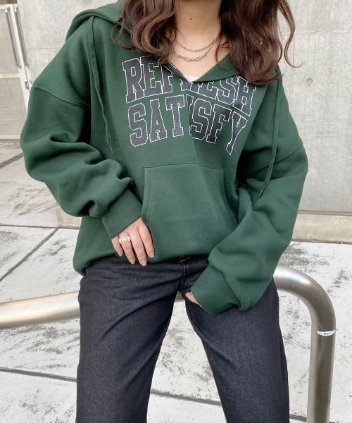 nemne store（ネンネストア）の「散歩に出かけるカレッジプリント裏起毛パーカー（パーカー・レディース・オートミール/オフホワイト/スミクロ/グリーン・フリー）」の13枚目の写真