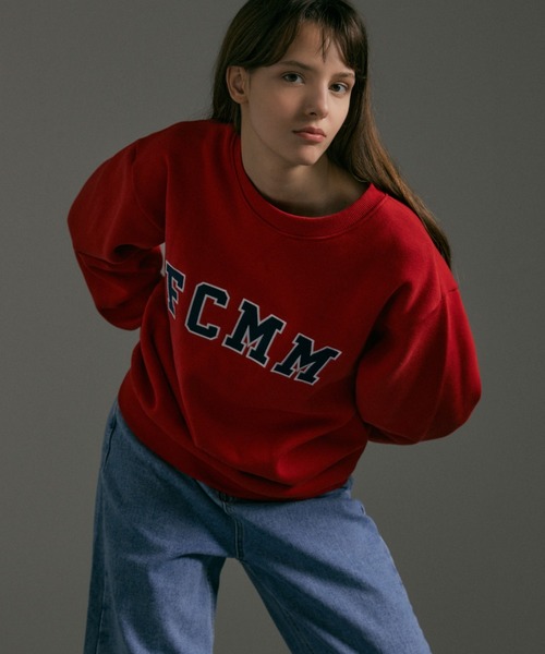 FCMM(エフシーエムエム)の「CLASSIC APPLIQUE LOGO CREWNECK SWEATSHIRT/クラシックアップリケロゴクルーネックスウェットシャツ(スウェット・メンズ・杢グレー/ブラック/レッド/ネイビー・MEDIUM/LARGE)」の4枚目の写真