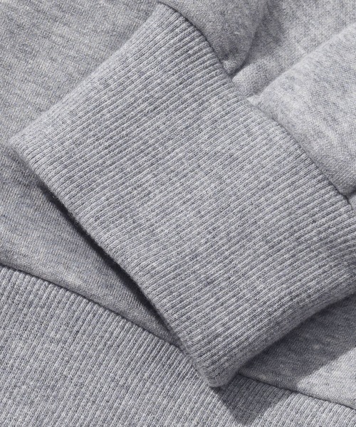 FCMM(エフシーエムエム)の「CLASSIC APPLIQUE LOGO CREWNECK SWEATSHIRT/クラシックアップリケロゴクルーネックスウェットシャツ(スウェット・メンズ・杢グレー/ブラック/レッド/ネイビー・MEDIUM/LARGE)」の7枚目の写真