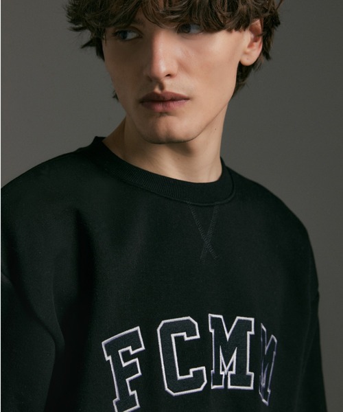 FCMM(エフシーエムエム)の「CLASSIC APPLIQUE LOGO CREWNECK SWEATSHIRT/クラシックアップリケロゴクルーネックスウェットシャツ(スウェット・メンズ・杢グレー/ブラック/レッド/ネイビー・MEDIUM/LARGE)」の5枚目の写真