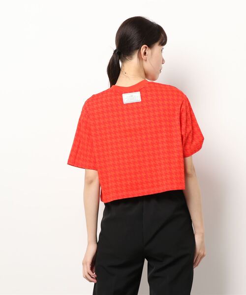 NIKE(ナイキ)の「【NIKE/ナイキ】WS NSW アイコン クラッシュ ショートスリーブトップ(Tシャツ/カットソー・レディース・ホワイト/レッド・SMALL/MEDIUM)」の22枚目の写真