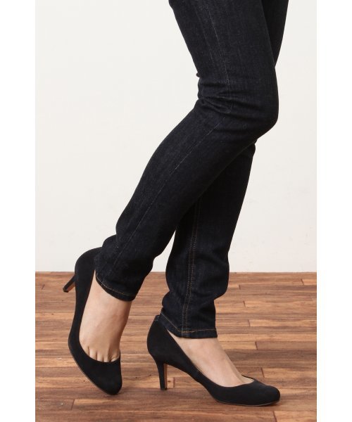 La TOTALITE（ラトータリテ）の「Cast Vague ラウンドスエードパンプス。（パンプス・レディース・ブラック/ベージュ/ネイビー/ブルー/イエロー・37/36/37.5/38/36.5）」の16枚目の写真